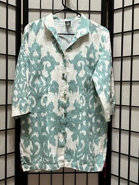 CONNIE ROBERSON TEAL & WHITE IKAT PRINT LINEN BUTTON DOWN SHIRT/TUNIC SIZE M
